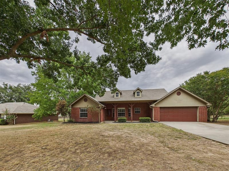 616 W Walcott Street, Pilot Point TX 76258
