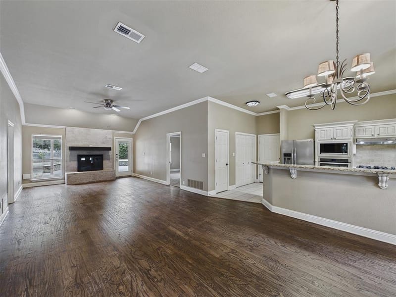616 W Walcott Street, Pilot Point TX 76258 - Photo 9