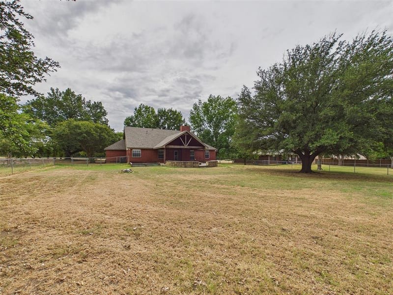 616 W Walcott Street, Pilot Point TX 76258 - Photo 35