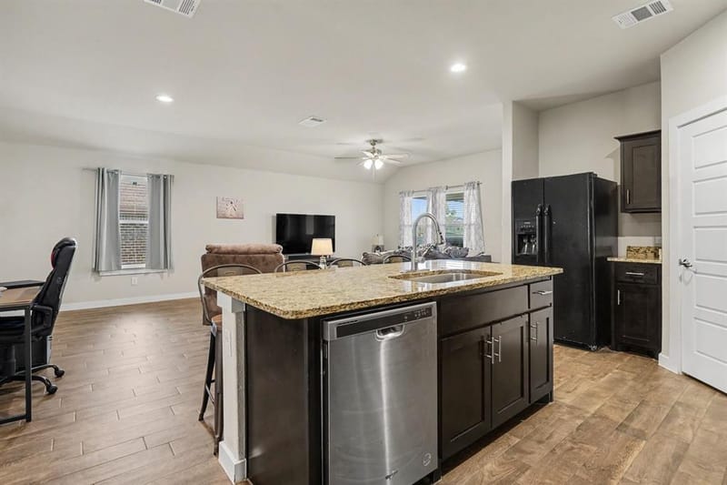 1512 Central Park Drive, Alvarado TX 76009 - Photo 15