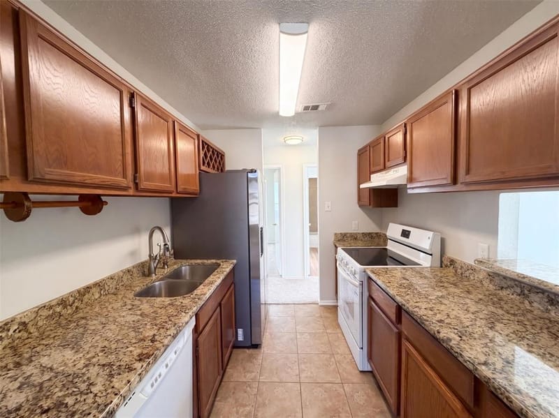 5624 Shady Springs Trail, Fort Worth TX 76179 - Photo 2