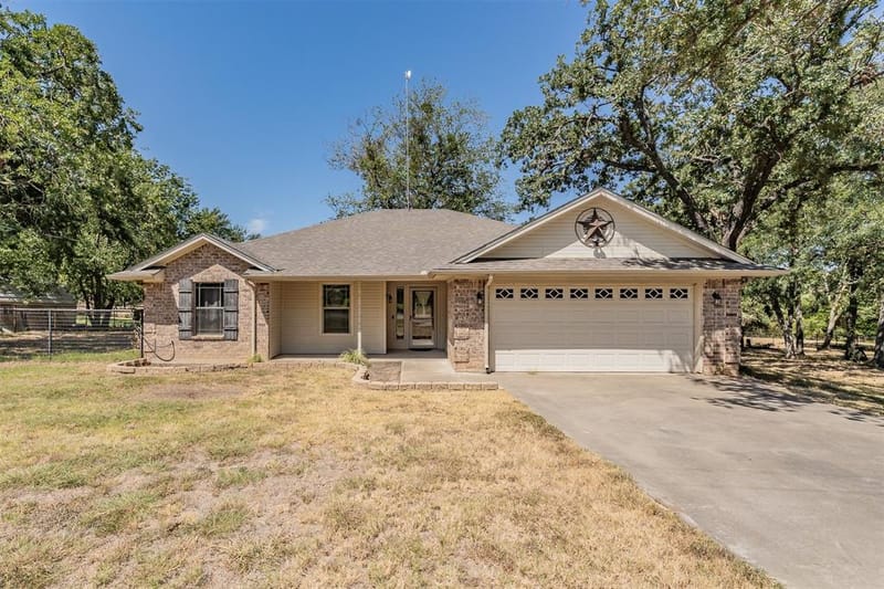 115 Pleasant Oaks Lane, Springtown TX 76082 - Photo 3