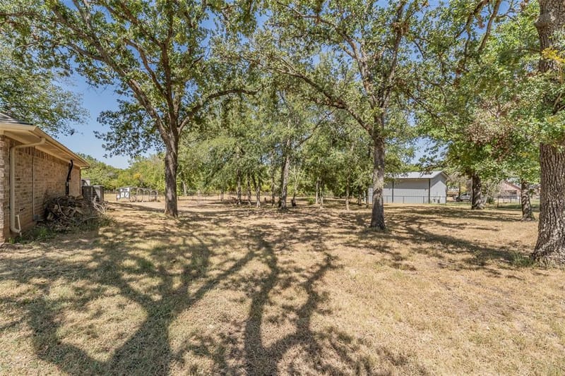 115 Pleasant Oaks Lane, Springtown TX 76082 - Photo 15