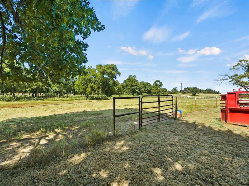 2045 County Road 113, Whitesboro TX 76273 - Photo 22
