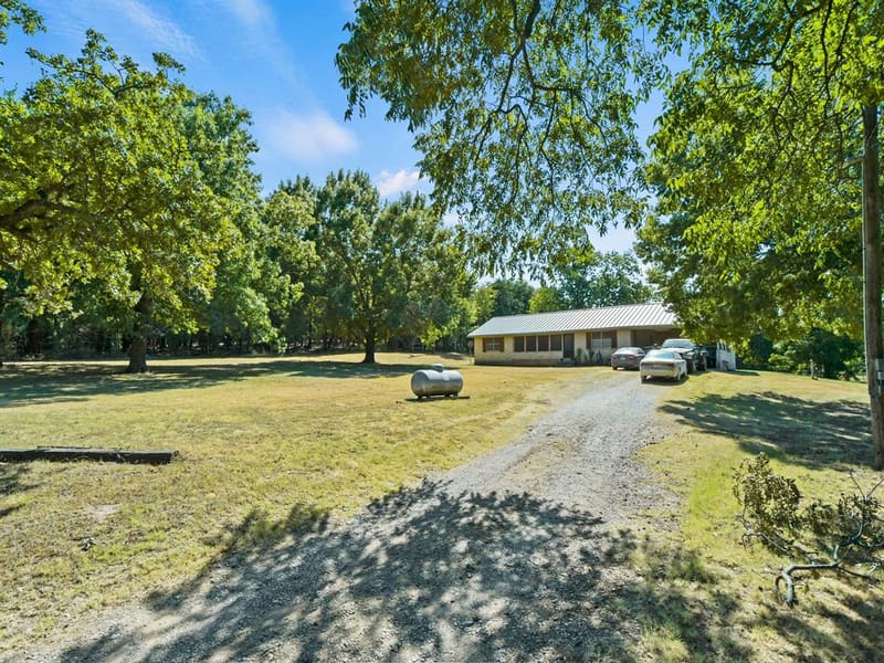 2045 County Road 113, Whitesboro TX 76273 - Photo 24