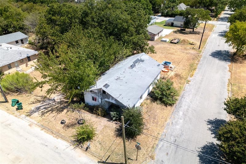 1101 Sanders Street, Bowie TX 76230