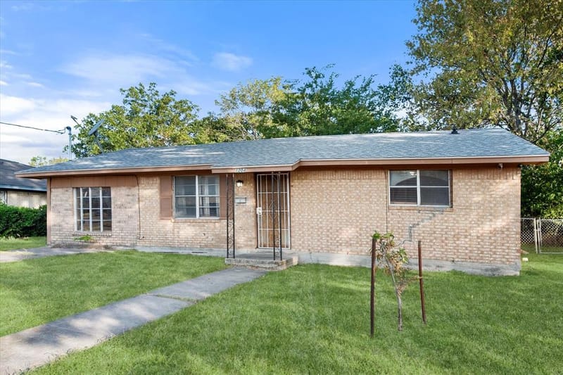 1204 E 13th Avenue, Corsicana TX 75110 - Photo 23