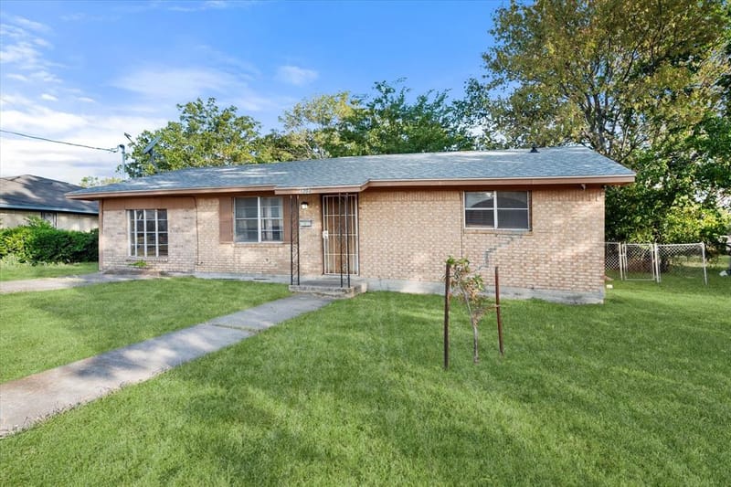 1204 E 13th Avenue, Corsicana TX 75110 - Photo 22