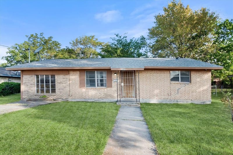 1204 E 13th Avenue, Corsicana TX 75110