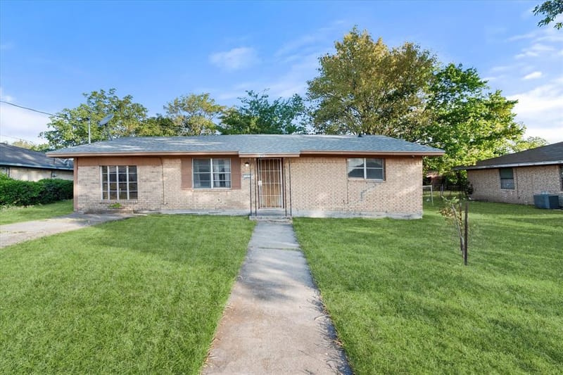 1204 E 13th Avenue, Corsicana TX 75110 - Photo 24