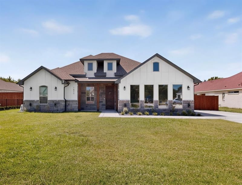 1672 Brookview Drive, Lancaster TX 75146