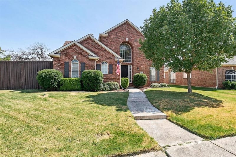 1512 Brewster Drive, Carrollton TX 75010 - Photo 2