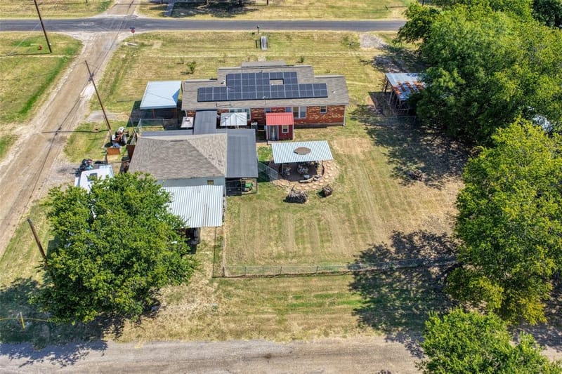200 E Crossmain, Milford TX 76670 - Photo 12