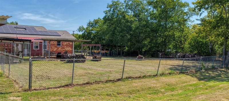 200 E Crossmain, Milford TX 76670 - Photo 8