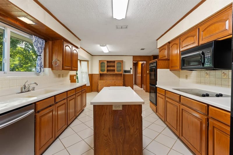 1227 Hilltop Drive, Cleburne TX 76033 - Photo 12