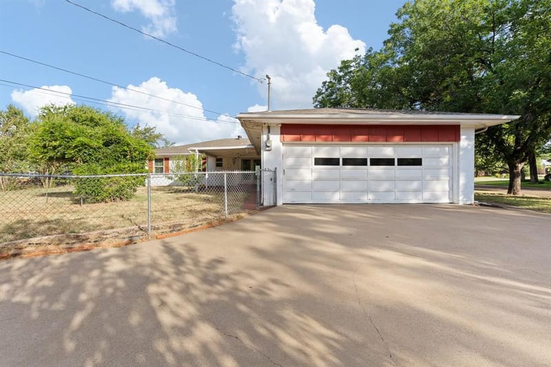 1227 Hilltop Drive, Cleburne TX 76033 - Photo 31