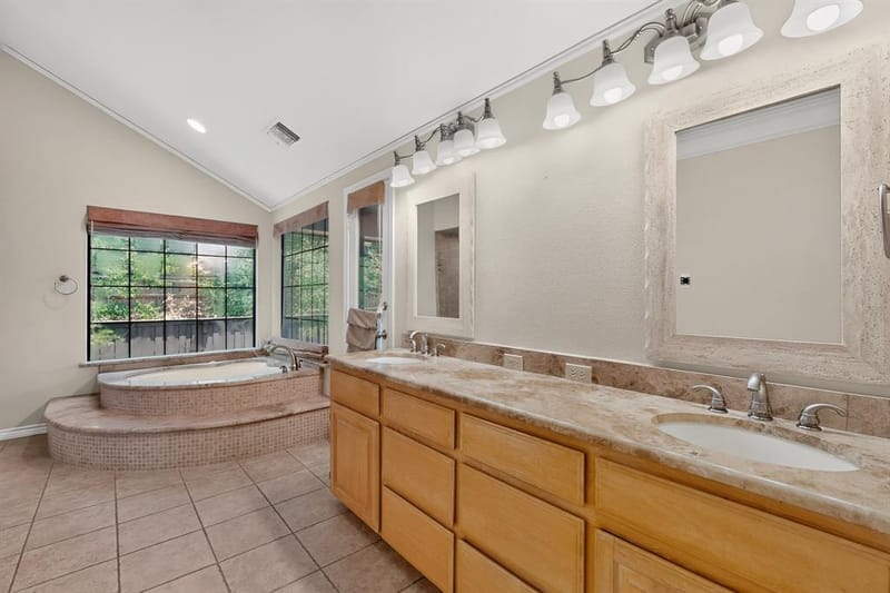 1216 Olde Towne Drive, Irving TX 75061 - Photo 13