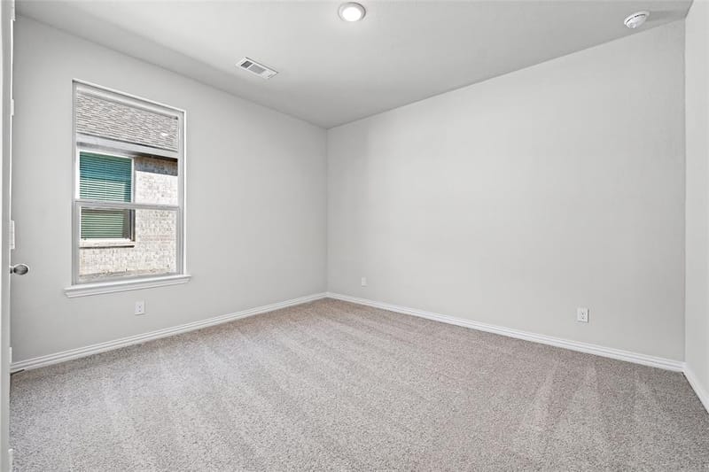 802 Juneau Street, Gainesville TX 76240 - Photo 7