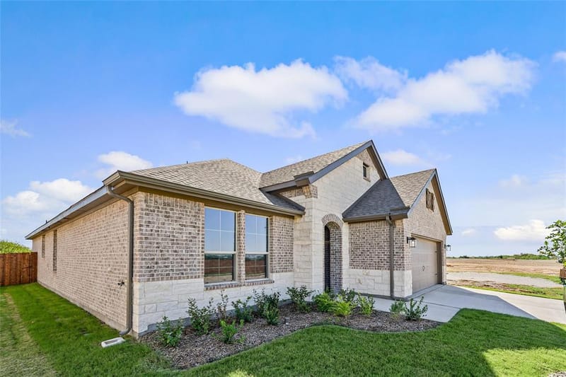 802 Juneau Street, Gainesville TX 76240 - Photo 3