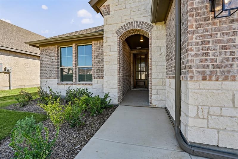802 Juneau Street, Gainesville TX 76240 - Photo 5