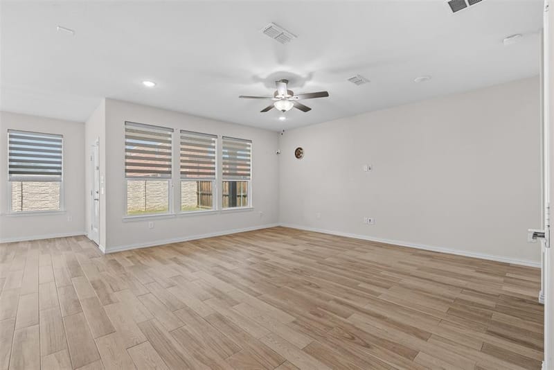 9919 Bates Street, Irving TX 75063 - Photo 13