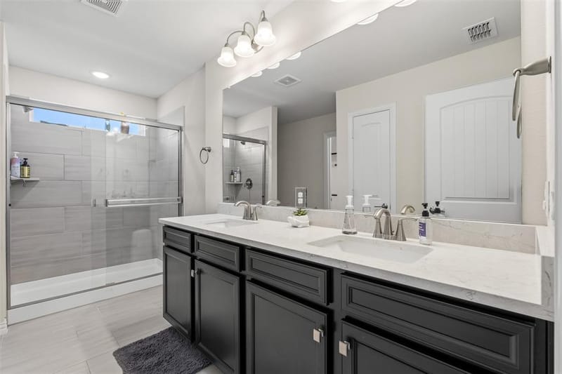 9919 Bates Street, Irving TX 75063 - Photo 24