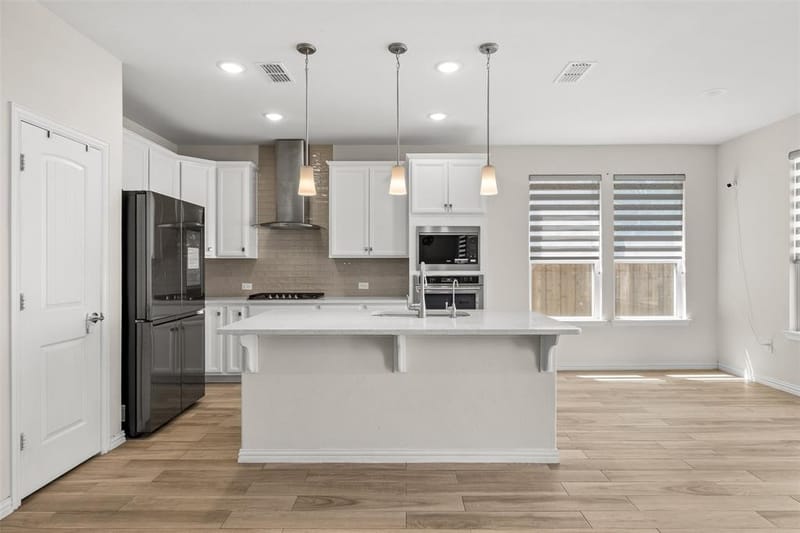 9919 Bates Street, Irving TX 75063 - Photo 11