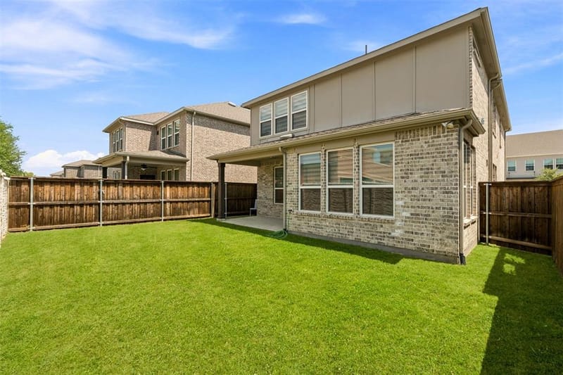 9919 Bates Street, Irving TX 75063 - Photo 31