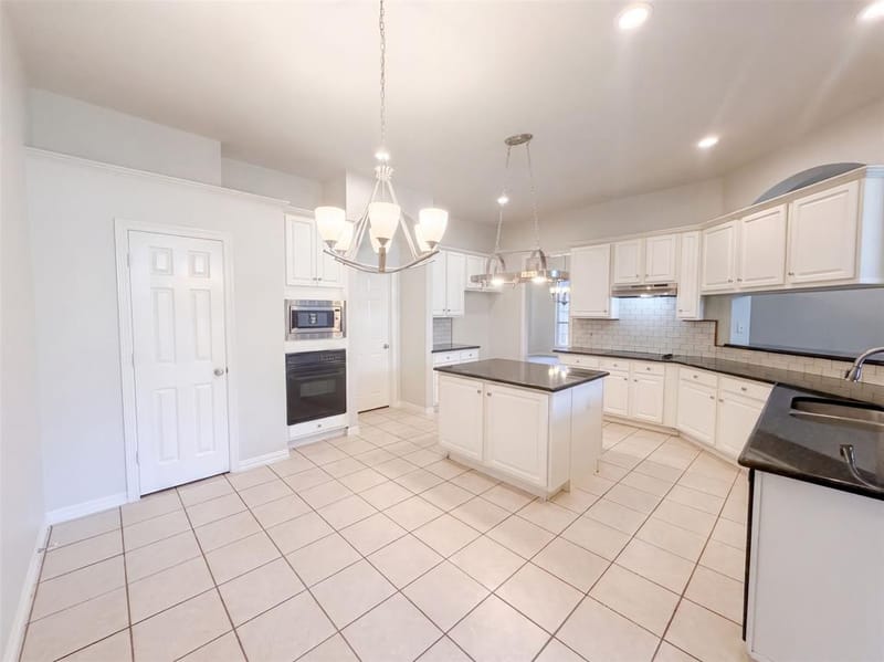 6 Cimarron Court, Trophy Club TX 76262 - Photo 6