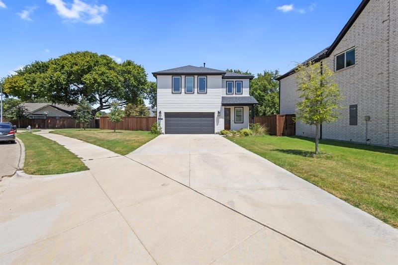 4539 Hogans Alley Drive, Arlington TX 76001 - Photo 2