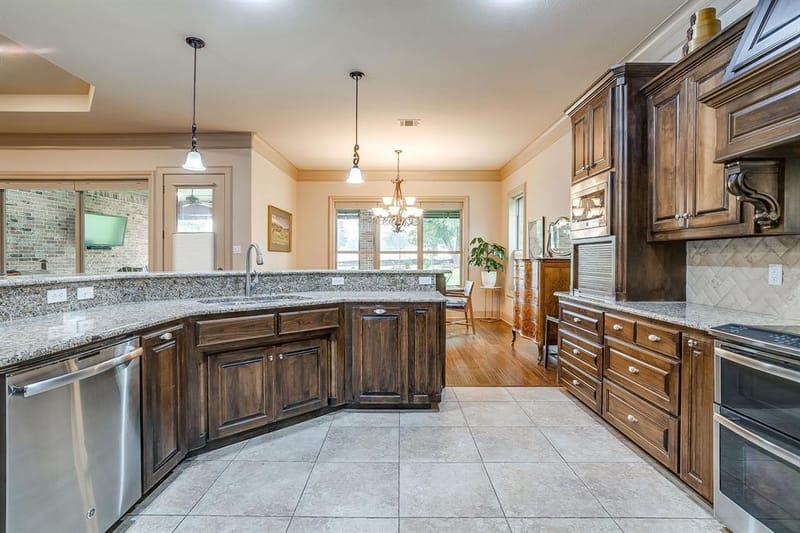 7101 Westover Drive, Granbury TX 76049 - Photo 16