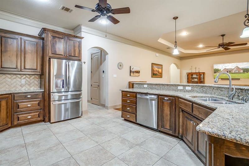 7101 Westover Drive, Granbury TX 76049 - Photo 14