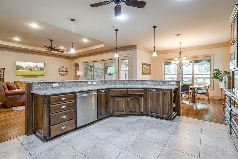 7101 Westover Drive, Granbury TX 76049 - Photo 15