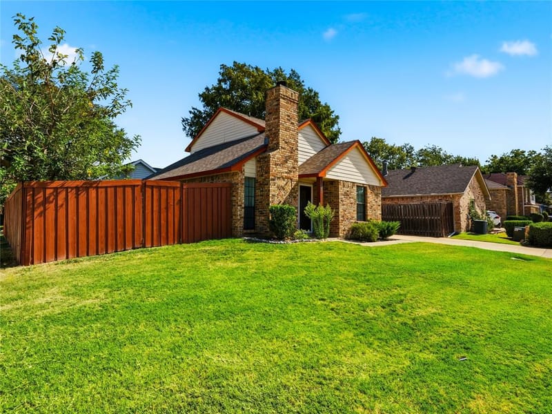 2905 Courtland Drive, Dallas TX 75287 - Photo 2