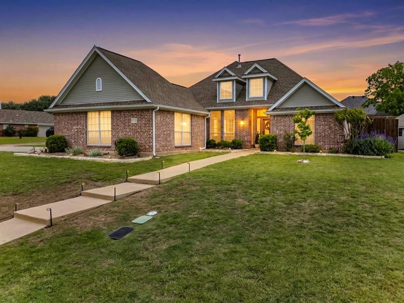 121 Daisey Lane, Justin TX 76247