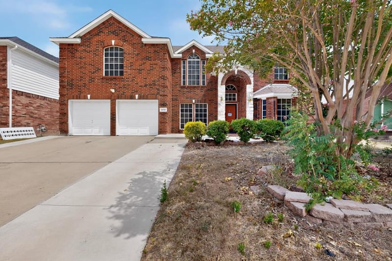 4316 Sleepy Glen Drive, Grand Prairie TX 75052 - Photo 2