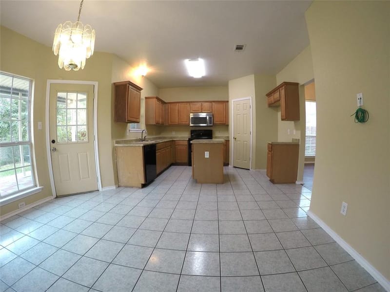4426 Harpers Ferry Drive, Grand Prairie TX 75052 - Photo 2