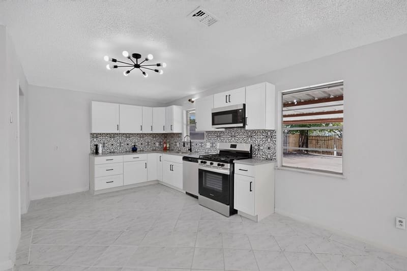 5451 Lubbock Avenue, Fort Worth TX 76133 - Photo 12