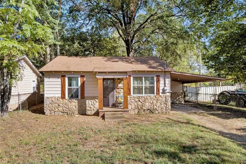 1306 W 10th Street, Mount Pleasant TX 75455