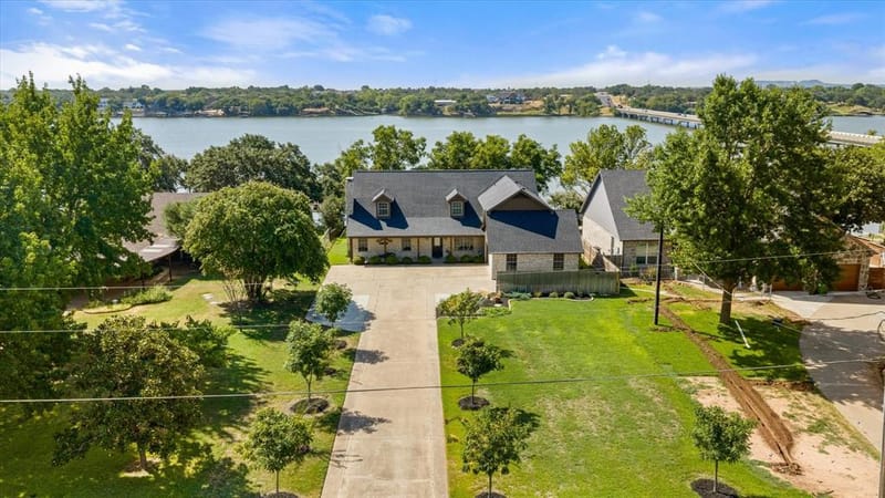 109 Casas Del Sur Street, Granbury TX 76049 - Photo 3