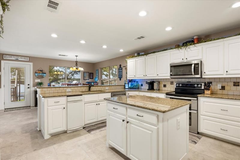 109 Casas Del Sur Street, Granbury TX 76049 - Photo 15