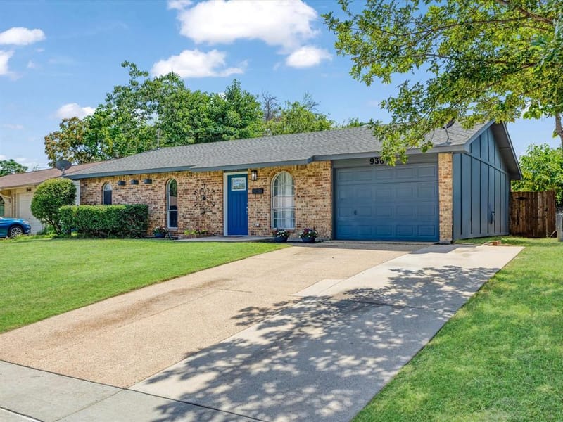 936 Elmwood Drive, Lewisville TX 75067 - Photo 2