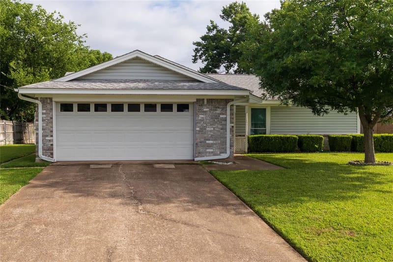 1309 Mercedes Street, Benbrook TX 76126 - Photo 6