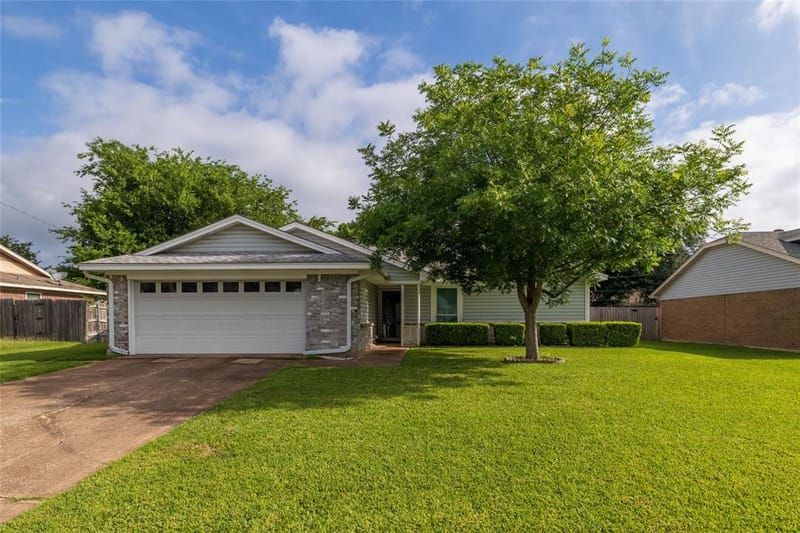 1309 Mercedes Street, Benbrook TX 76126 - Photo 3