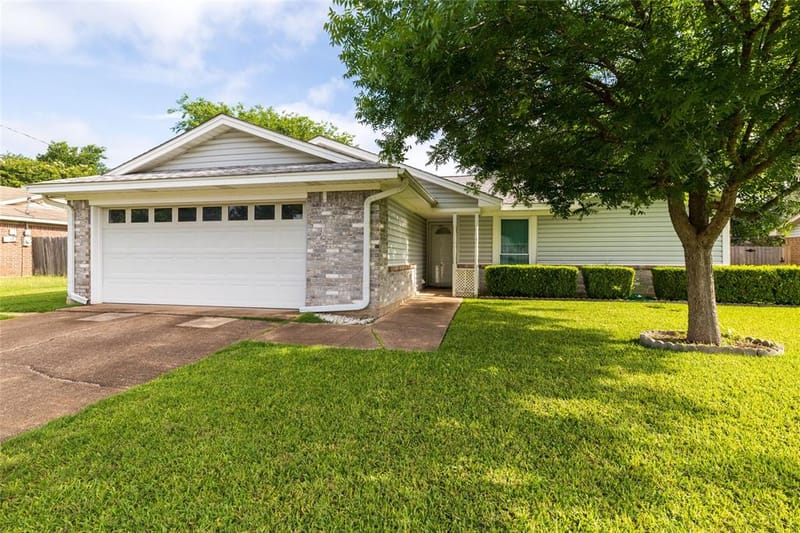 1309 Mercedes Street, Benbrook TX 76126