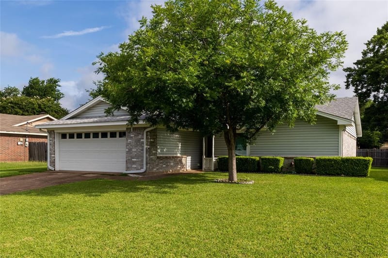 1309 Mercedes Street, Benbrook TX 76126 - Photo 5