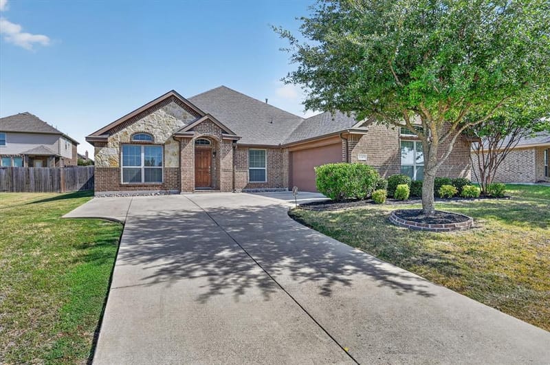 1107 Fairhaven Drive, Glenn Heights TX 75154