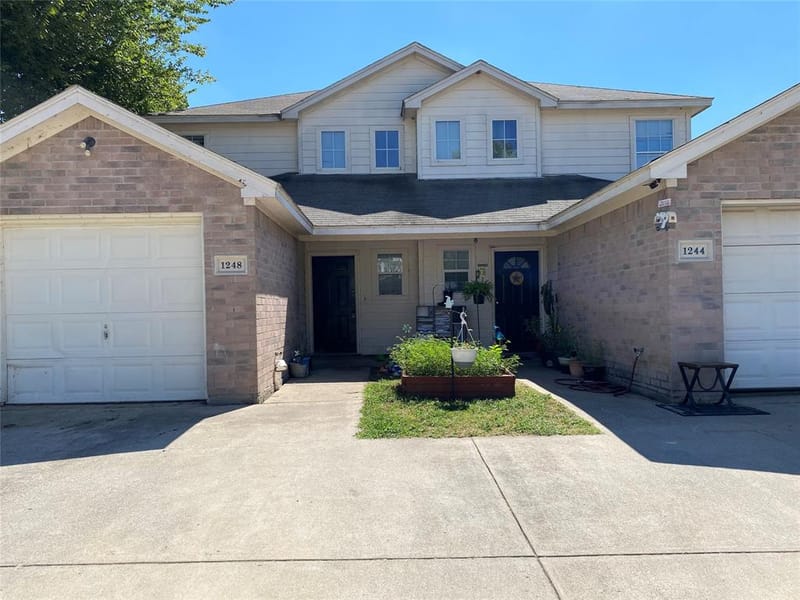 1248 Village Garden Drive, Azle TX 76020