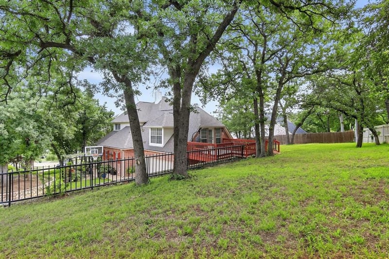 816 Lake View Court E, Crowley TX 76036 - Photo 32