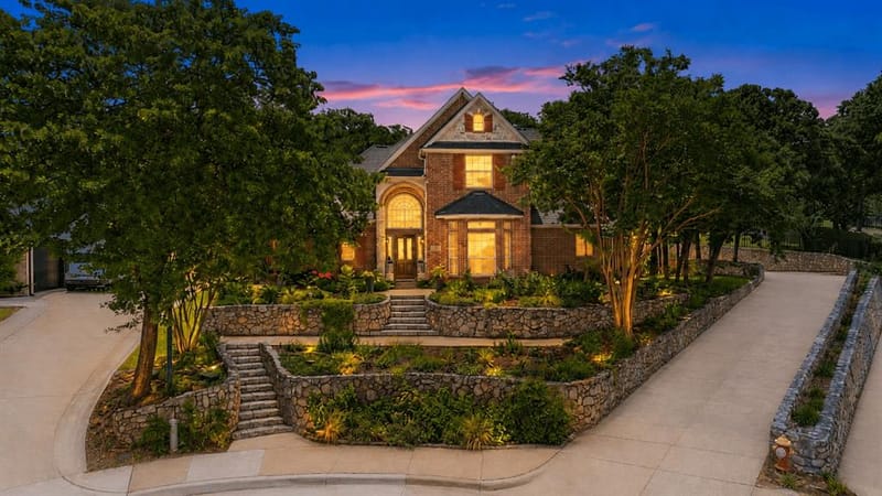 816 Lake View Court E, Crowley TX 76036